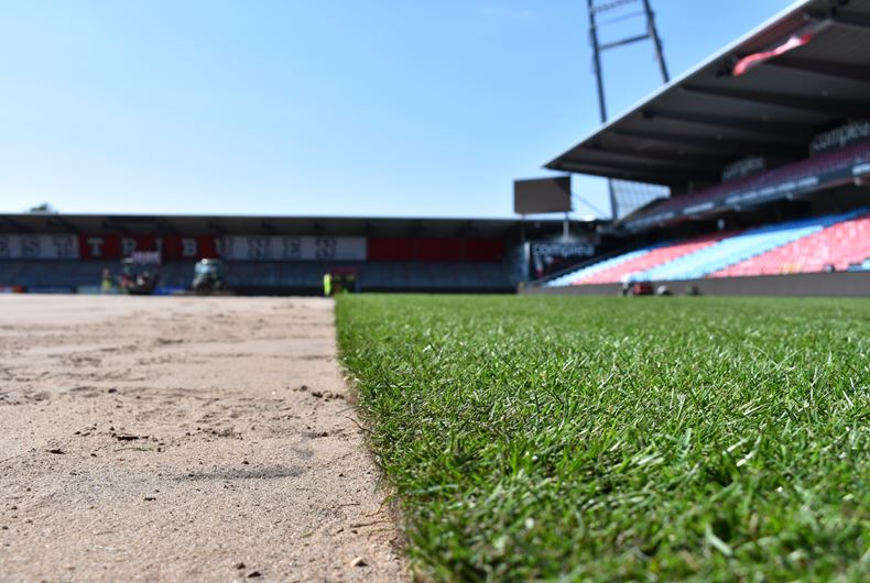 Aalborg Stadion, Hybridgræsbane